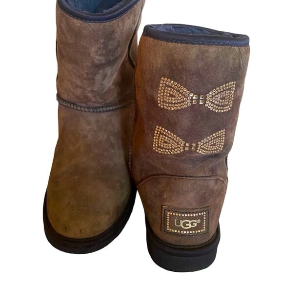 UGG Shoes - Uggs Sz 8 Gray Suede Faux Fur Lined Embellished w/crystal bows and logo